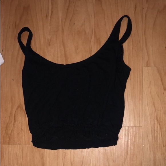 This is a plane black cropped tank top - Picture 2 of 2
